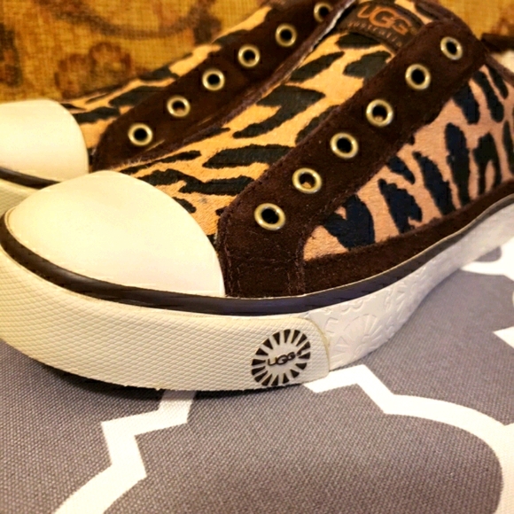 ‼️SOLD‼️⭐NIB⭐ UGG Suede, Calf, Lamb Laceless Slip On, Sz 6, Retail $110 - Picture 2 of 13